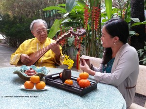 Tran Van Khê et son étudiante Khanh Van- film Tran Van Khê et le Viet Nam